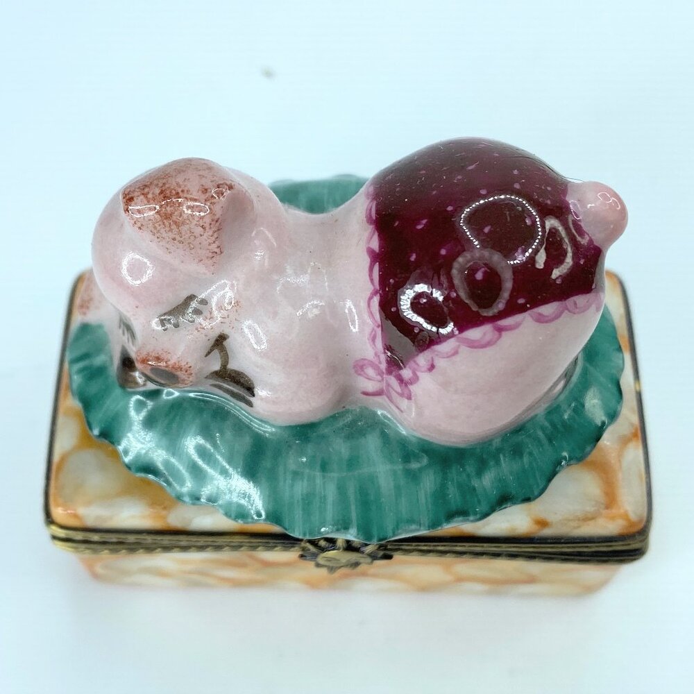 LIMOGES France Peint Main Sleeping Pig In Grass Hand-Painted Trinket Box A149